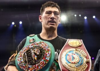 Отказался от Бетербиева и может лишиться поясов. Что ждёт Бивола