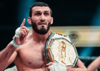 Борьбы не получилось. Гасанов играючи разбил Арышева и не проигрывает уже 10 лет!