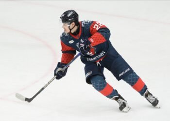 «Торпедо» объявило о переходе защитника Дмитрия Бреуса в «Барыс» на правах аренды