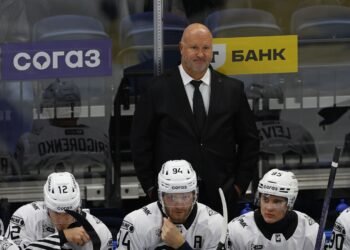 «Разочаровывает, что мы упустили одно очко». Гру о поражении «Трактора» от «Автомобилиста»