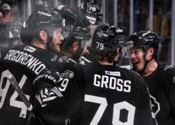 «Трактор» уверенно победил «Барыс» в матче с девятью шайбами