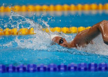 Украина призвала World Aquatics отменить решение о возвращении россиян и белорусов к командным соревнованиям