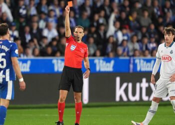 Примера. Битва середняков: Алавес побеждает, несмотря на удаление