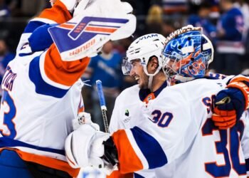 «Айлендерс» обыграли «Вегас» благодаря шайбе Пажо в меньшинстве, заброшенной в овертайме