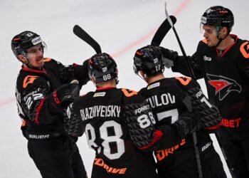 «Авангард» одолел «Нефтехимик» в домашнем матче КХЛ