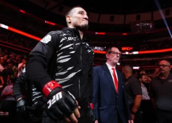 Ещё недавно был курьером, а теперь прорвался на UFC 322. Почему Сусуркаев — особенный