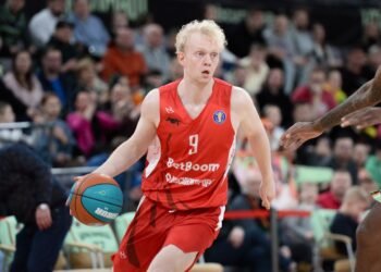 Увы, нашего баскетболиста Касаткина выслали в США. Чем всё закончится и виноват ли он?