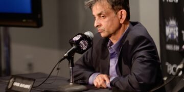 Хотел спасти клуб, но продолжает гробить его. Кто является худшим владельцем в НБА?