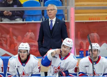 Ларионов объяснил, что Хайруллин не сыграл с «Салаватом» из-за ротавируса