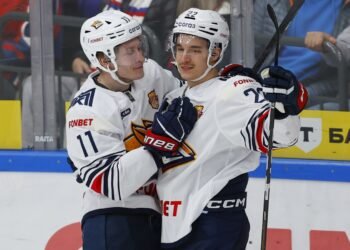 «Металлург» разгромил «Шанхайских Драконов» и вернулся на первое место в таблице Востока