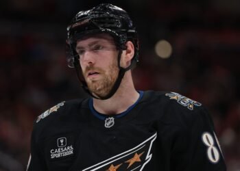 Нападающий «Вашингтона» Дюбуа выбыл на длительный срок из-за травмы