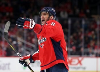 Овечкин сократил до шести матчей отставание от Айзермана в рейтинге «гвардейцев» НХЛ