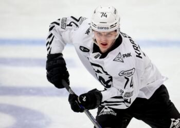 «Портит репутацию всех наших парней». Никита Квартальнов — о возвращении Кравцова из НХЛ