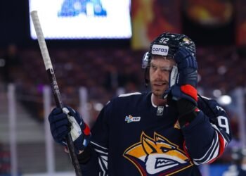 Разин объяснил, почему поставил Кузнецова в первое звено на матч со СКА