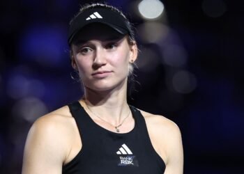 Швёнтек — Рыбакина: где смотреть, во сколько матч Итогового чемпионата WTA