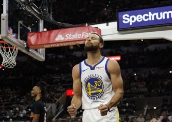 Карри оправился после болезни. Отгрузил 46 очков и стал ближе к крутому рекорду Джордана!