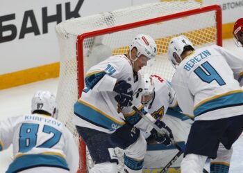 Тренер «Сочи»: игроки не хотят жести, но всё равно есть попадания по лицу сопернику