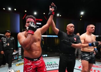 Анте, у нас отмена! Делия «победил» Кортес-Акосту, но в итоге улетел в нокаут