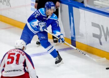 Защитник «Динамо» — о первом голе за карьеру в КХЛ: отпраздновать не получилось