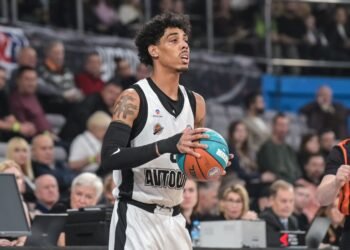 Американский баскетболист сбежал из России. Пауза в Единой лиге сыграла ему на руку