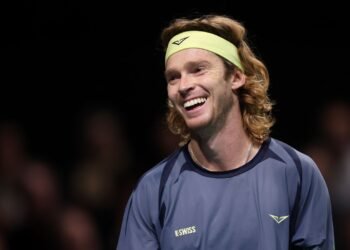 Андрей Рублёв одолел Алекса де Минора и одержал вторую победу на Итоговом турнире UTS