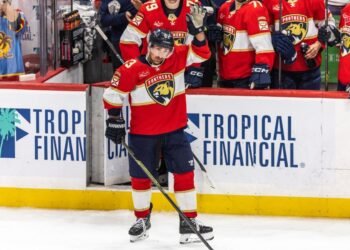 Форвард «Флориды» Маршан получил золотую клюшку в честь 1000 очков в регулярках НХЛ