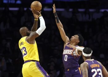 Легендарная серия Леброна едва не оборвалась! Ситуация выглядела глупо и наигранно