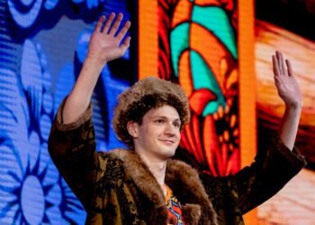 Неожиданный поворот в деле Кирилла Елатонцева. На кого и почему он подал иск? Разбор