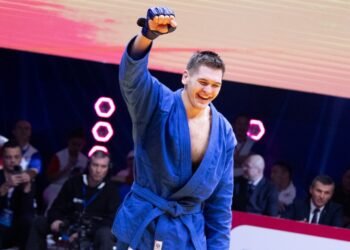 Лёд тронулся! Российским самбистам вернули флаг и гимн