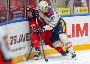 «Вот мы и зашевелились». Защитник «Шанхая» — о речи Галлана в перерыве матча с «Салаватом»