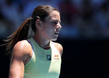 «Моя жизнь не была лёгкой». Эмма Наварро — о том, что является дочерью миллиардера