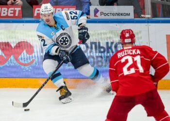 «Если начну такое делать, то окажусь в больнице». Капитан «Сибири» Широков о лакросс-голах