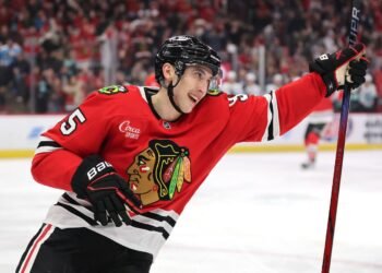 «Миннесота» отыгралась с 0:3 и выиграла по буллитам у «Чикаго», у Михеева и Тренина голы