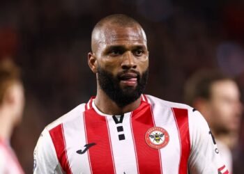 «Брентфорд» продлил контракт со своим лучшим бомбардиром