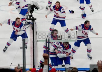 США завоевали олимпийское золото по хоккею, победив Канаду в овертайме