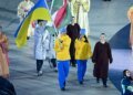 Закрытие Олимпиады-2026: Украину представили лыжные акробаты Дмитрий Котовский и Ангелина Брыкина