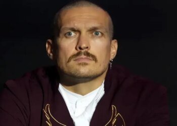 Александр Усик будет защищать пояс WBC в бою против кикбоксера Верховена