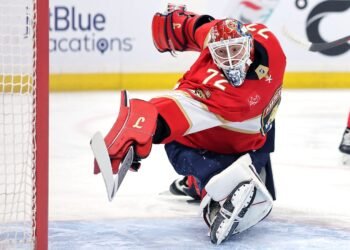 25 сейвов Бобровского помогли «Флориде» победить «Бостон» по буллитам после 4 поражений