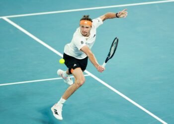 Александр Зверев снялся с турнира ATP-500 в Роттердаме. У него проблемы с ногой