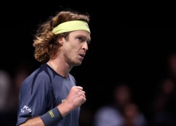 Андрей Рублёв обыграл де Йонга и вышел во второй круг на турнире ATP-500 в Дохе