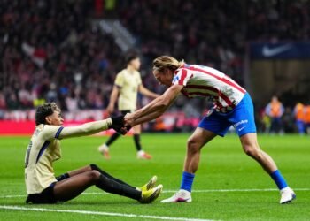 «Атлетико» разгромил «Барсу», хоккеисты США обыграли Латвию на ОИ-2026. Главное к утру