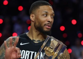 Фантастика от Лилларда! Ни минуты в сезоне, а трёхочковый конкурс выиграл