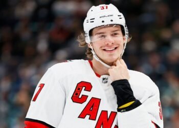 Гол Свечникова принёс «Каролине» сухую победу над «Рейнджерс»