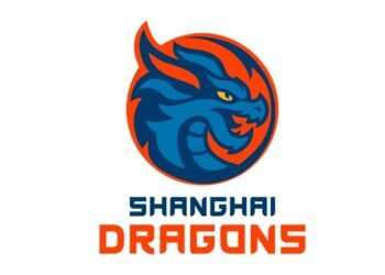 Хоккеисты «Шанхая» провели тренировку на льду замёрзшей реки Фонтанки в Санкт-Петербурге