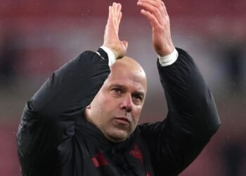 «Сегодня мы не пропустили со стандартов, вот и вся разница», — Слот о матче с «Сандерлендом»