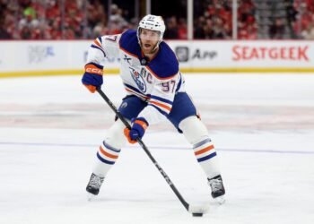 Коннор Макдэвид четвёртый раз в карьере добрался до 100 очков за 60 матчей и менее