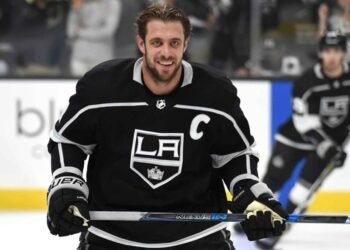 Копитар — 5-й действующий игрок НХЛ, кто набрал 1300 очков в лиге, и 3-й среди европейцев