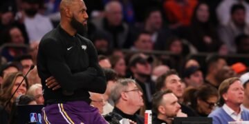 21 год без перерывов — и конец. 41-летний Леброн Джеймс прервал историческую серию