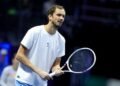 Медведев уверенно вышел в финал «пятисотника» в Дубае, обыграв Оже-Альяссима