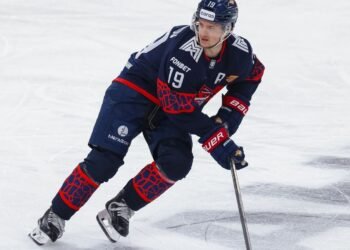 «Металлург» сыграет с «Автомобилистом» без хоккеистов первого звена